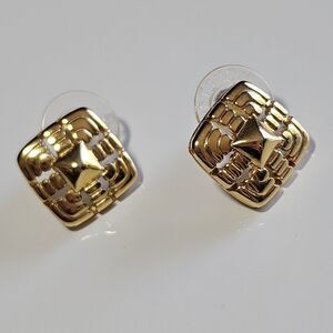 Vintage Monet Gold Tone Diamond Shaped Earrings